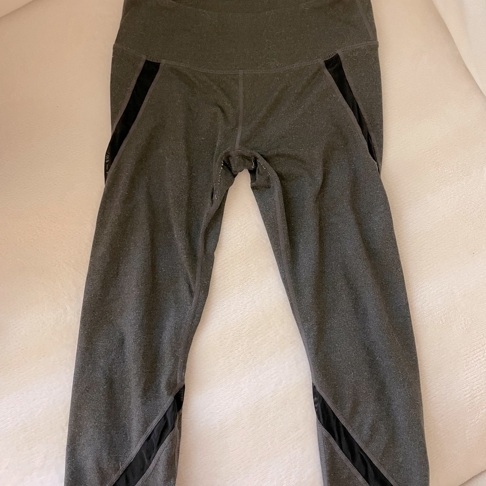 Fabletics Capri length mesh detail